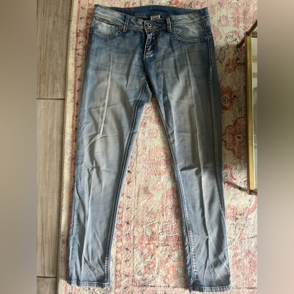 Stylish Blue Women's Cropped Jeans